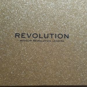 Revolution makeup eyeshadow palette